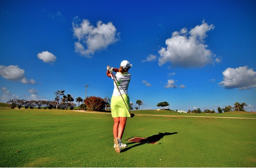 Recreatonal as well as competitive golfers need to stretch before taking to the links.  An injury can ruin your golf vacation in an exotice destination like the Cayman Islands.