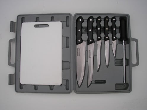 Set of kitchen knives which includes a sharpening steel