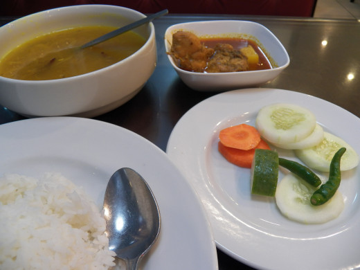 a simple lunch of rice, chicken curry, cucumber salad and a dal soup. 