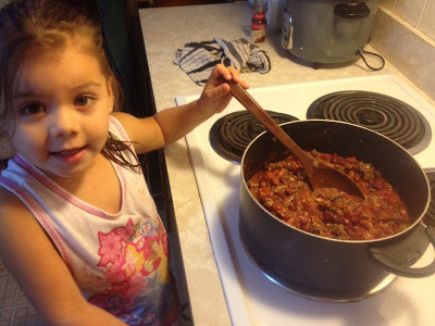 This blog shows Kayla, a 4 year old, who gives instructions on how to make all kinds of healthy meals. She makes things such as chili and homemade banana bread. 