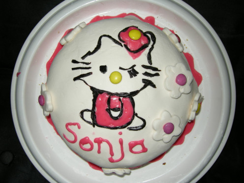 Hello Kitty birthday cake
