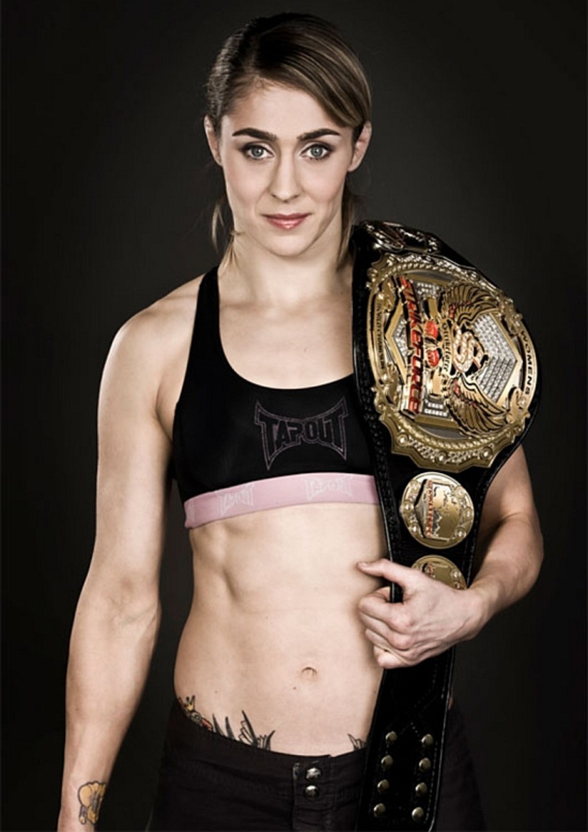 Female MMA Fighter - Marloes 