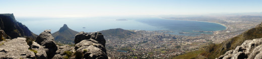 Panorama of Cape Town, see Robben Island in the disctance...