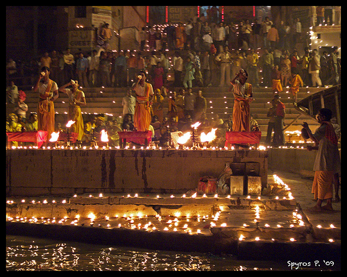 The famous Deepavali Aarti perofrmed on the banks of River Ganga