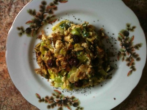 Leek omelet with dried cranberries