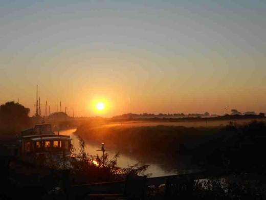 Sunrise over the River Stour