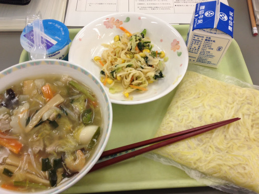 In today's edition, we have wakame, cabbage, a different type of cabbage, bamboo, whole eggs, fish paste, shrimp, and carrots.  All served in a broth which appears to be salt water and cornstarch.