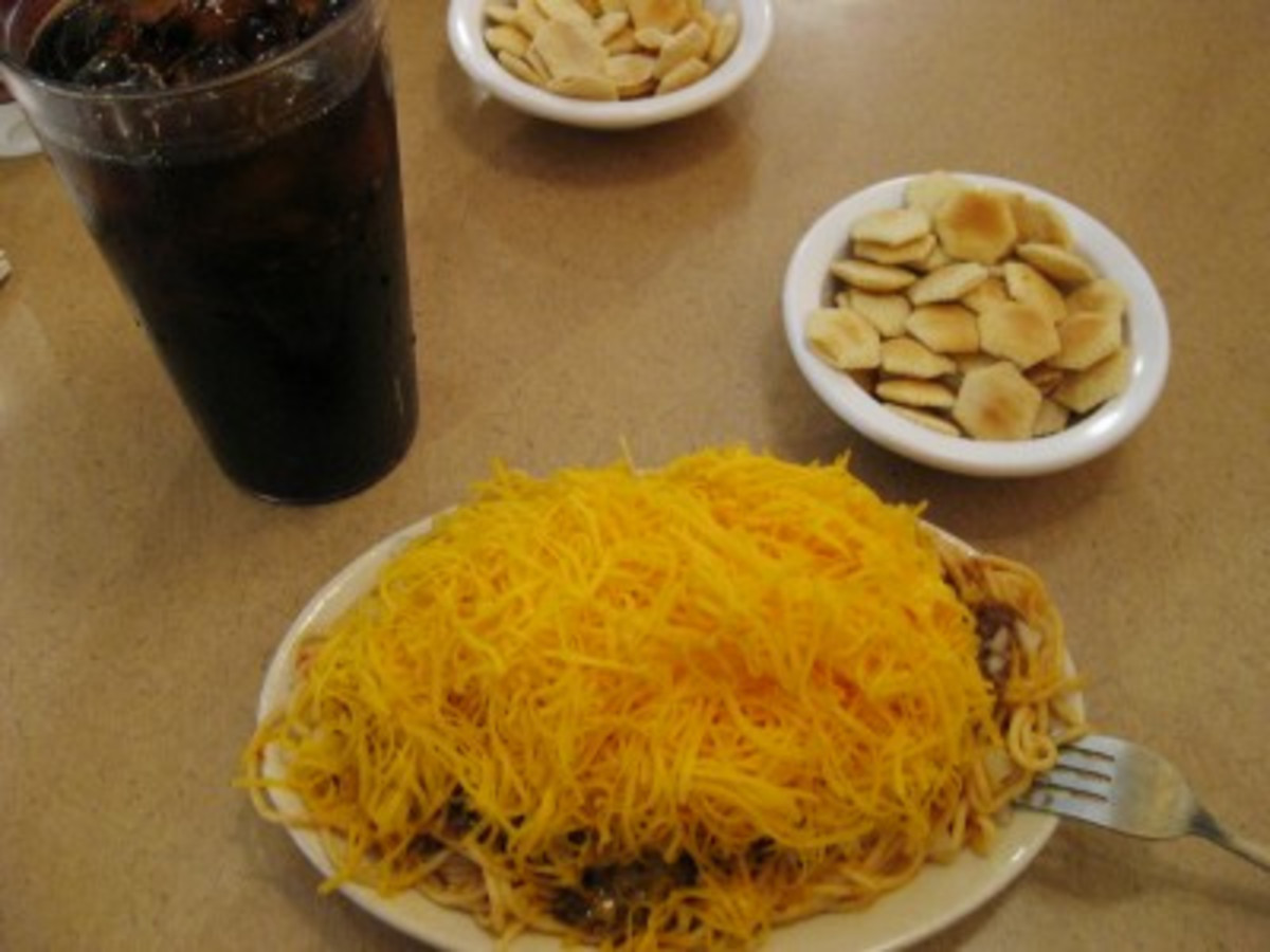 Skyline Chili with oyster crackers