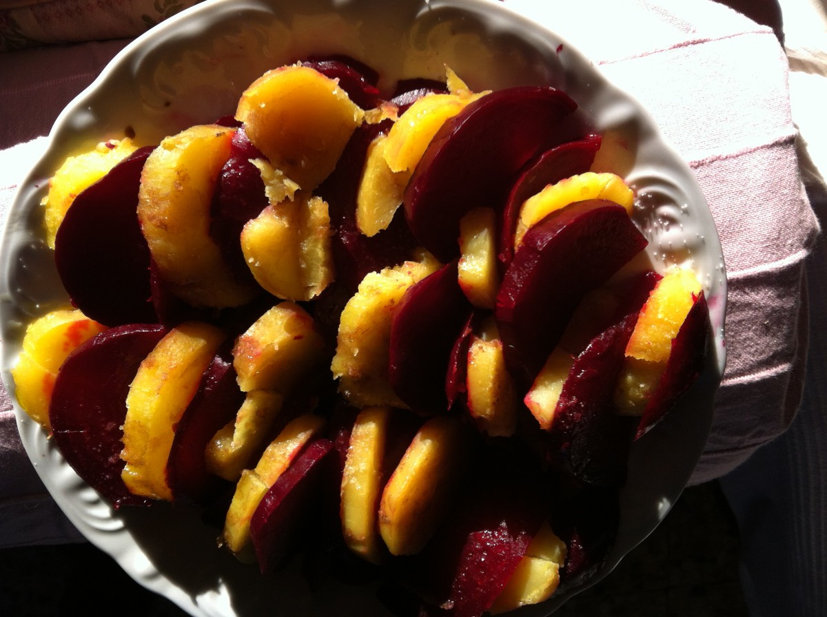 Sliced baked beetroots and potato vegetable dish