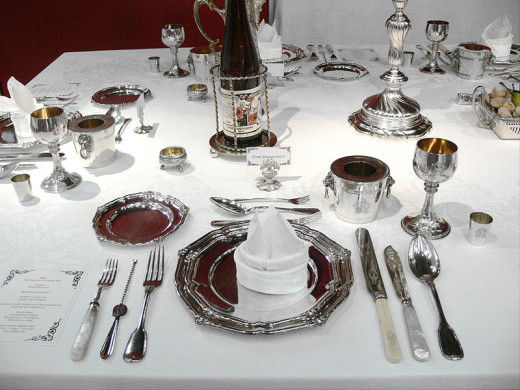Table setting can be very confusing