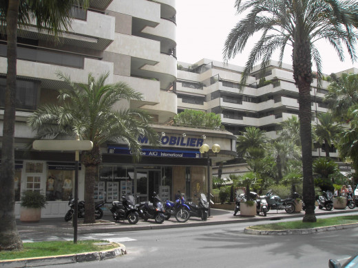 Hotel and avenue in Cannes