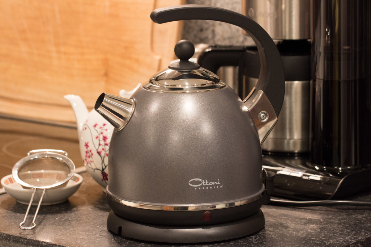 What are the typical components of an electric kettle?