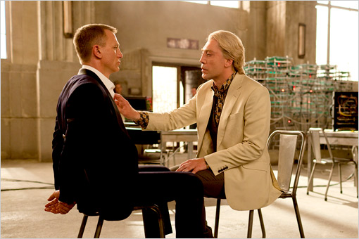 Bond (Daniel Craig) and Silva (Javier Bardem)
