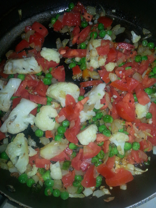 Image7: Add cauliflower peas and tomato