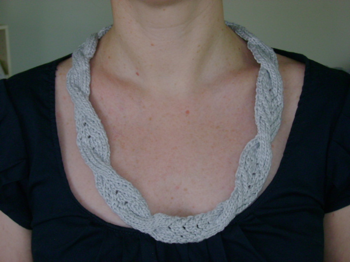 knitted necklace  (c) purl3agony 2011