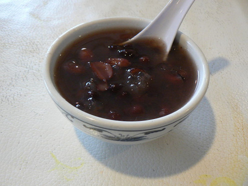 Shiruko -- A red bean soup.