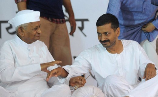 Anna Hazare with Arvind Kejriwal in Delhi during fast for Lokpal Bill