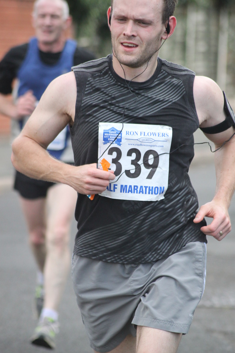 2012 Wolverhampton Maratonu srasnda alan bacak kaslar i banda