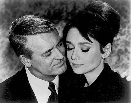 Assign your guests classic movie star names, like Cary Grant or Audrey Hepburn, at your Oscar party dinner. 