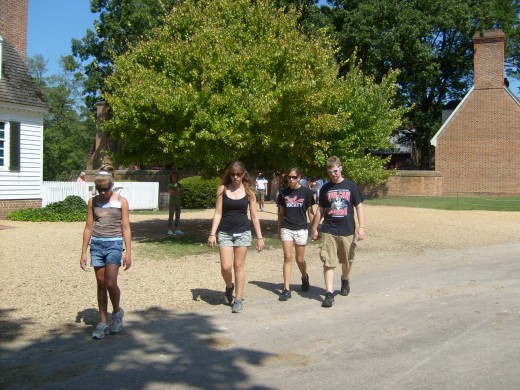Walking around Colonial Williamsburg