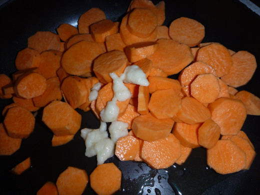 Sweet Potato in the fry pan, with minced garlic and apple cider vinegar