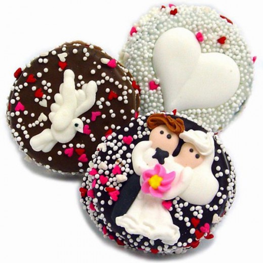 An assortment of well decorated orea wedding favors