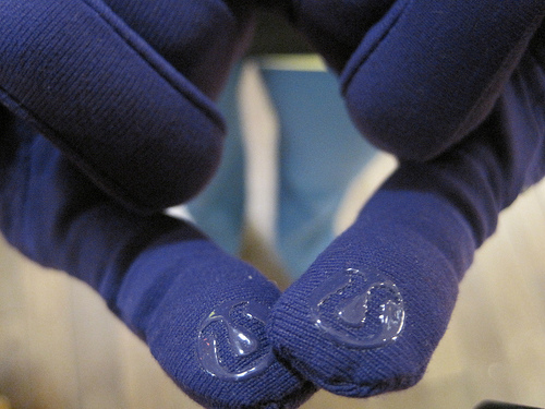 Make sure your gloves are touchscreen compatible if you are an iPhone using runner.