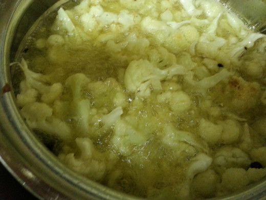 Cauliflower Deep fry in oil