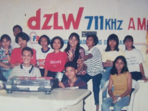 Travel Man on his musical program with some of his listeners/fans (Photo Source: Ireno Alcala)