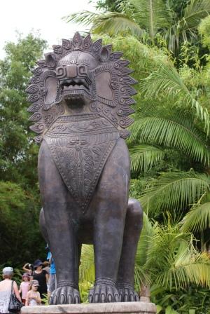 Two of these gigantic statues line the entrace to the Tiger enclosure, photographed by Ralph Edgell