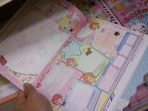 And aren't these pads cute? They are one of the items I hoped and expected to see when I walk down the stationery aisles. Back in teen years, these are ones of the cute items you can find on my collection along with letter sets.