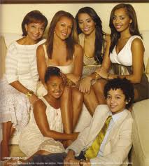 Vanessa, her mother and her 4 children-Melanie, Jillian, Devin, and Sasha.