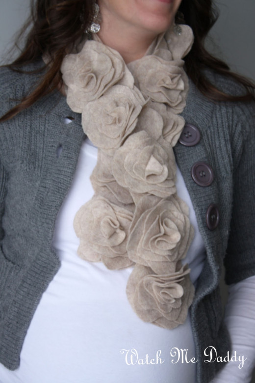 Felt flowers scarf tutorial