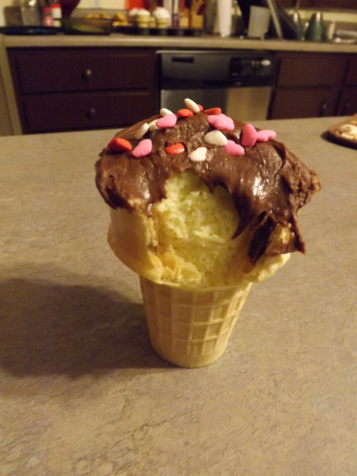 The Technique Two cupcake fills the entire cone.