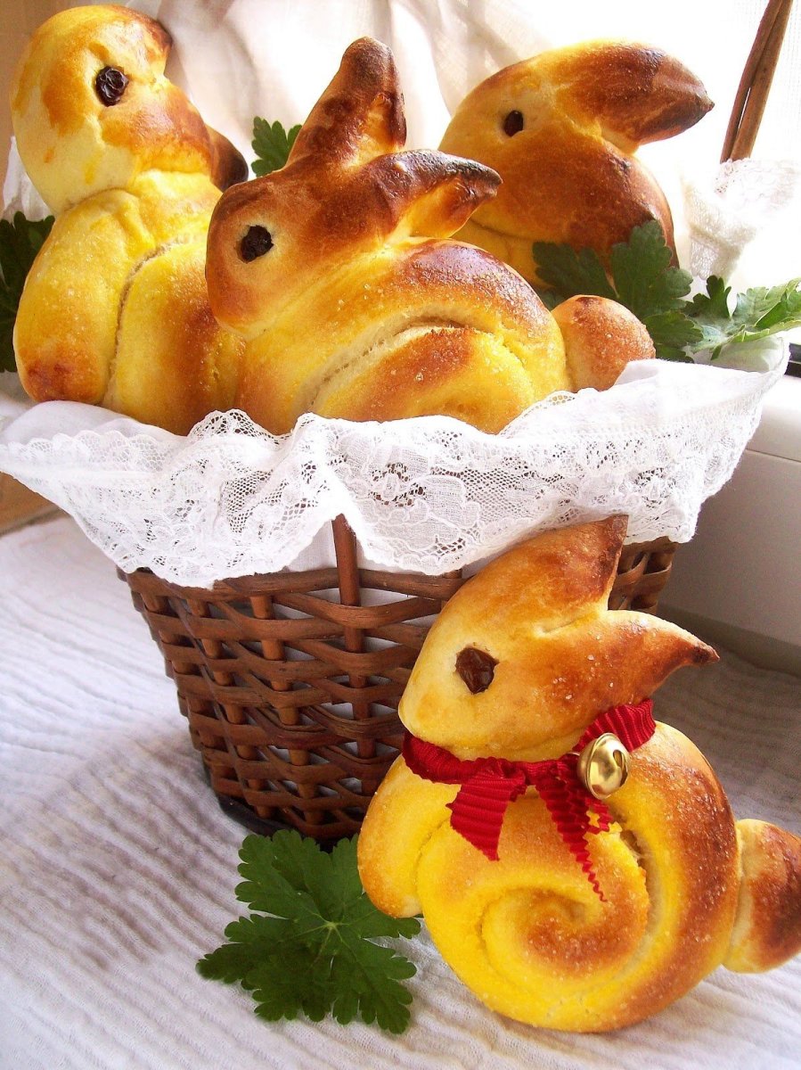 Easter bunny dinner rolls are also great for breakfast on the next day.