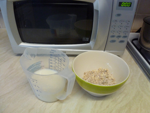 All you need for the perfect bowl of porridge is oats, milk and a microwave