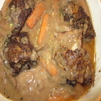 Short ribs with sauce