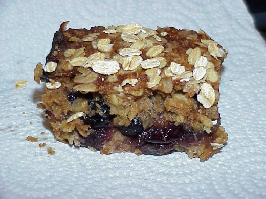 Now, THAT is one wing-ding of a fruit-filled. oatmeal-crusted hunk of eating pleasure