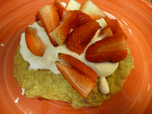 High Fiber Oatmeal Pancake (With Greek Yogurt and Strawberry Topping)