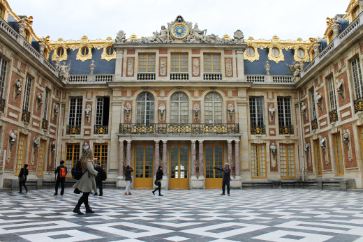 Main entry to the palace.
