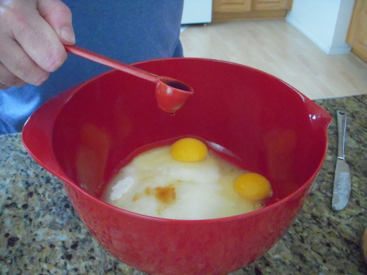 In a medium bowl, add sugar, eggs and vanilla extract.