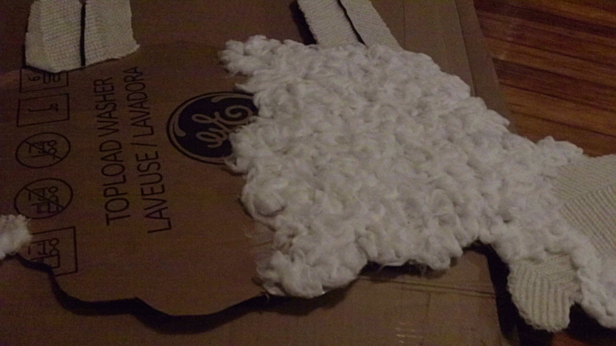 Continue gluing down cotton balls in small sections until lamb is covered in them.  
