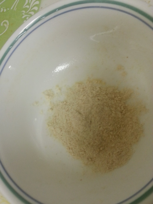 Take two spoons of wheat flour in a bowl