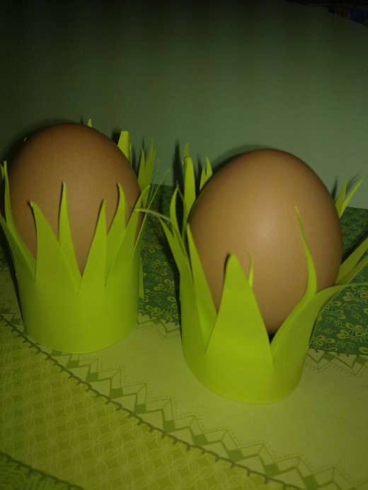 Cute egg grassy cups