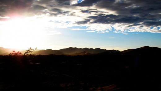 The setting sun in the Amargosa Dunes 