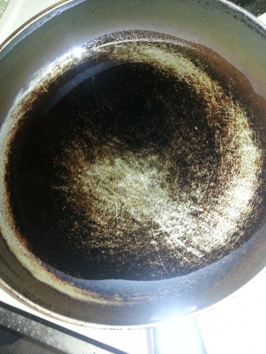 Pour oil in frying pan