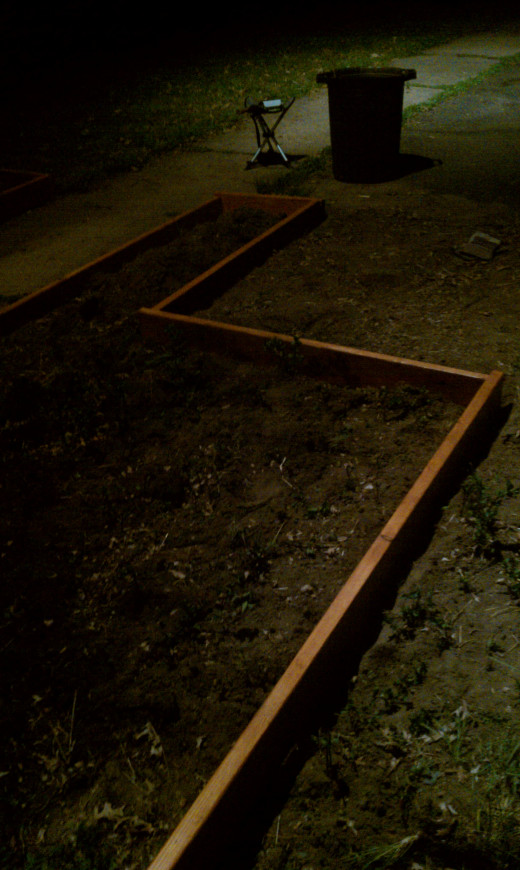 Raised garden bed