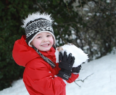 Playing in the real snow is fun, but playing with snow-like playdough can be just as fun indoors (where your nose won't get runny).