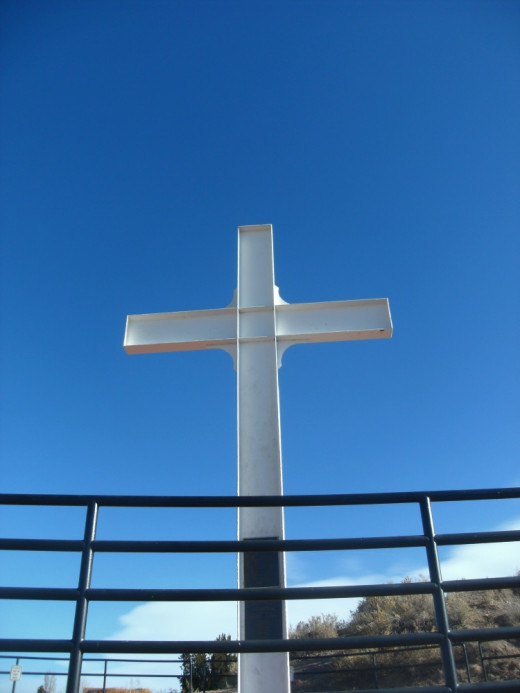 Cross on the path up Fort Marcy Hill