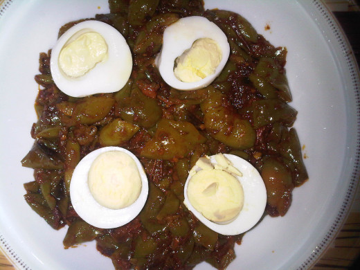 capsicums with boiled eggs